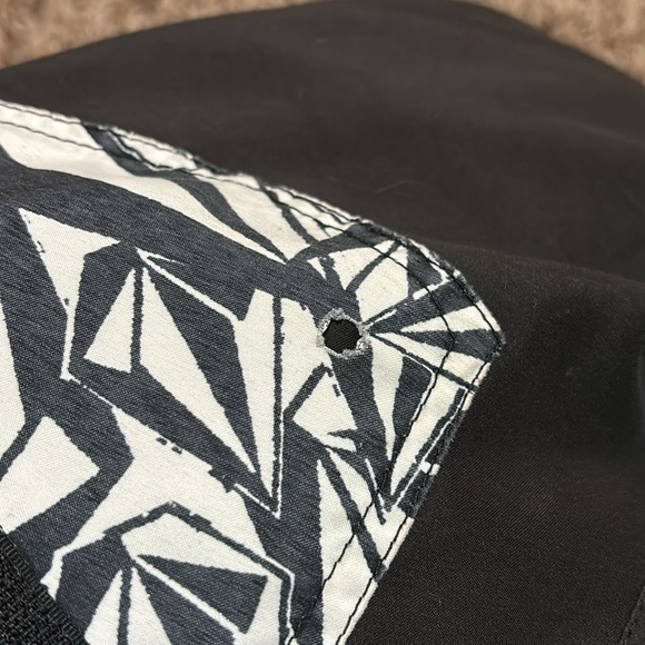 Volcom board shorts Size 0 - Picture 6 of 6